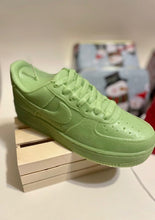Load image into Gallery viewer, AF1 type- Sneaker candle
