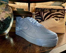 Load image into Gallery viewer, AF1 type- Sneaker candle