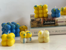 Load image into Gallery viewer, Spotted Large bubble candle